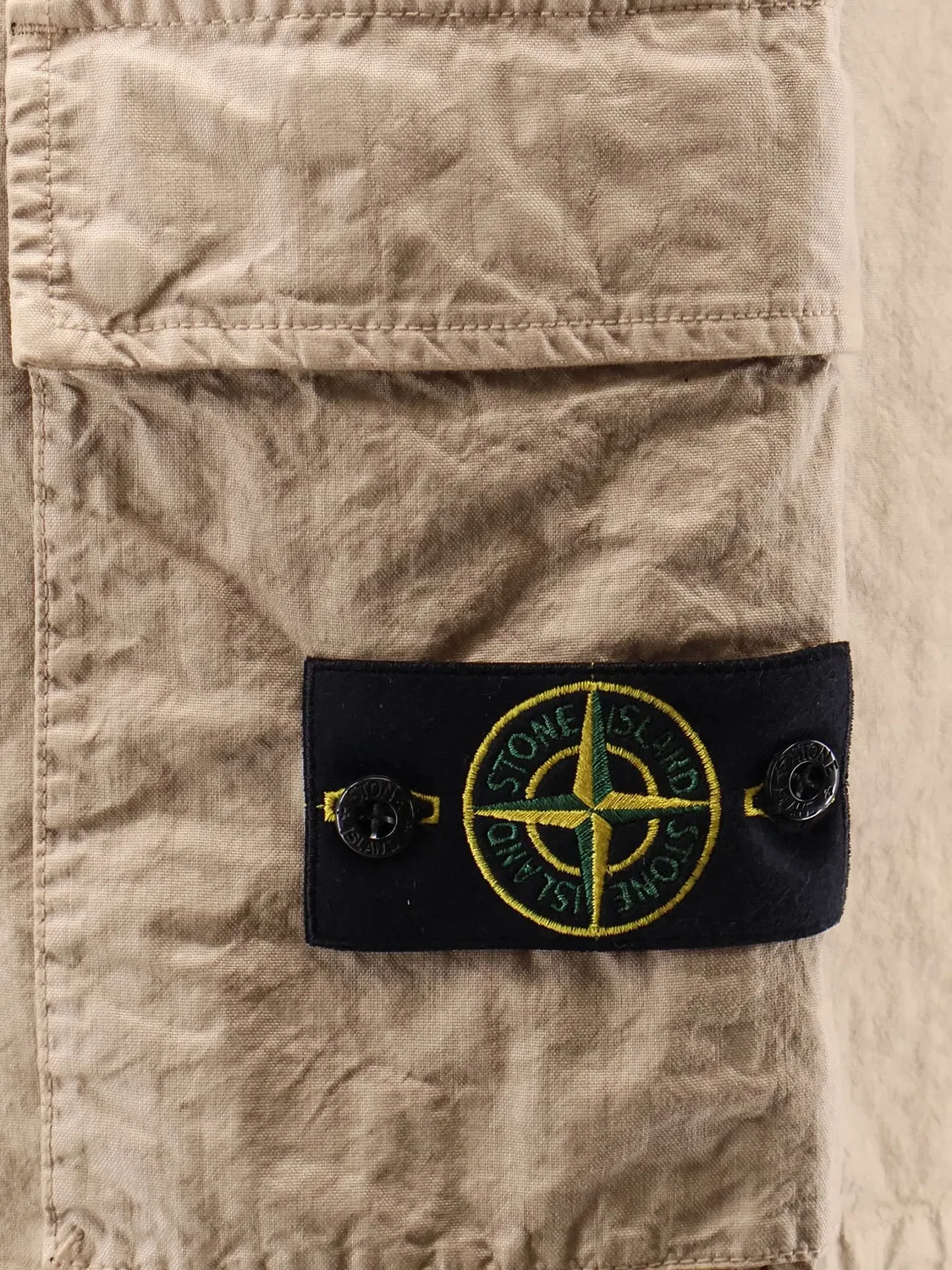 Шорты-карго с логотипом Stone Island, нейтральный — фото 2