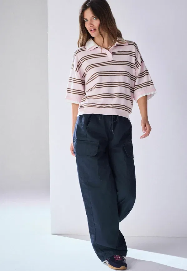Топ-поло с коротким рукавом, удлиненный крой, полоска, Tall fit, Next, Pink Chocolate Brown Stripe, розовый/коричневый/шоколадный — фото 4