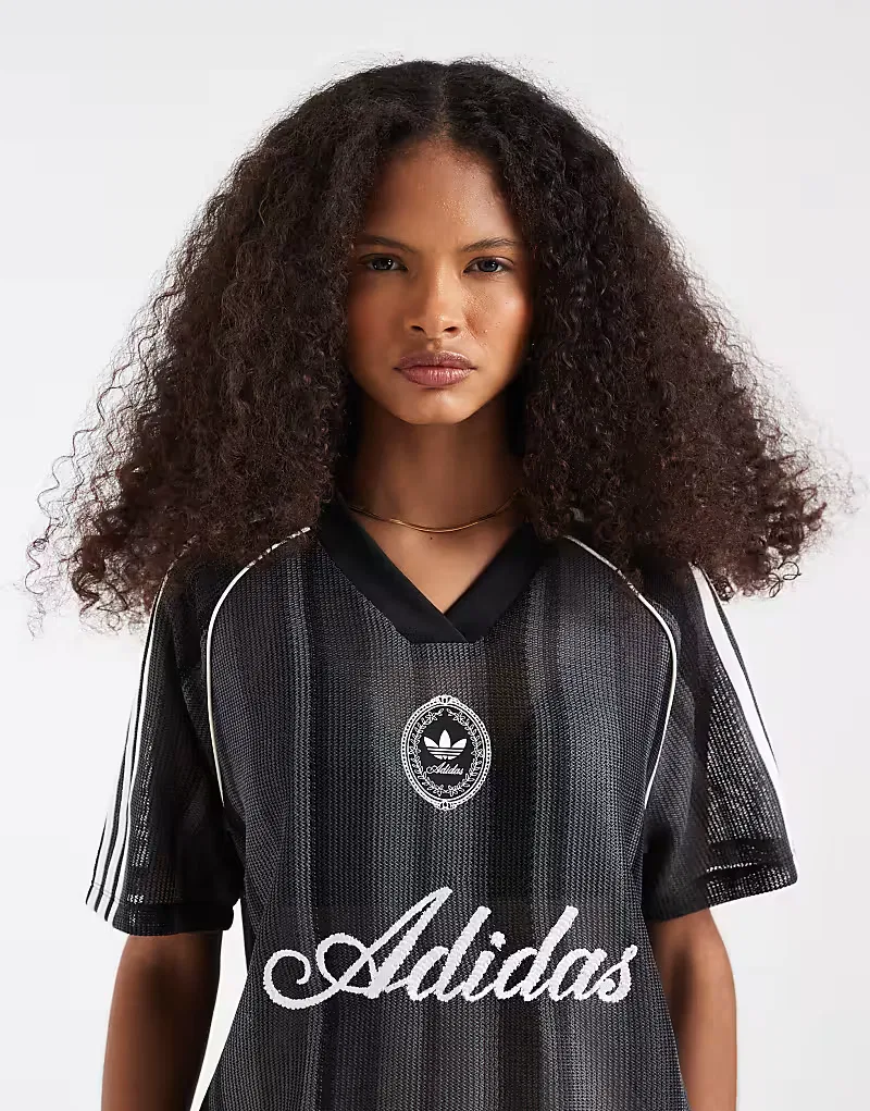 Футболка Adidas Originals, связанная крючком, в черную полоску