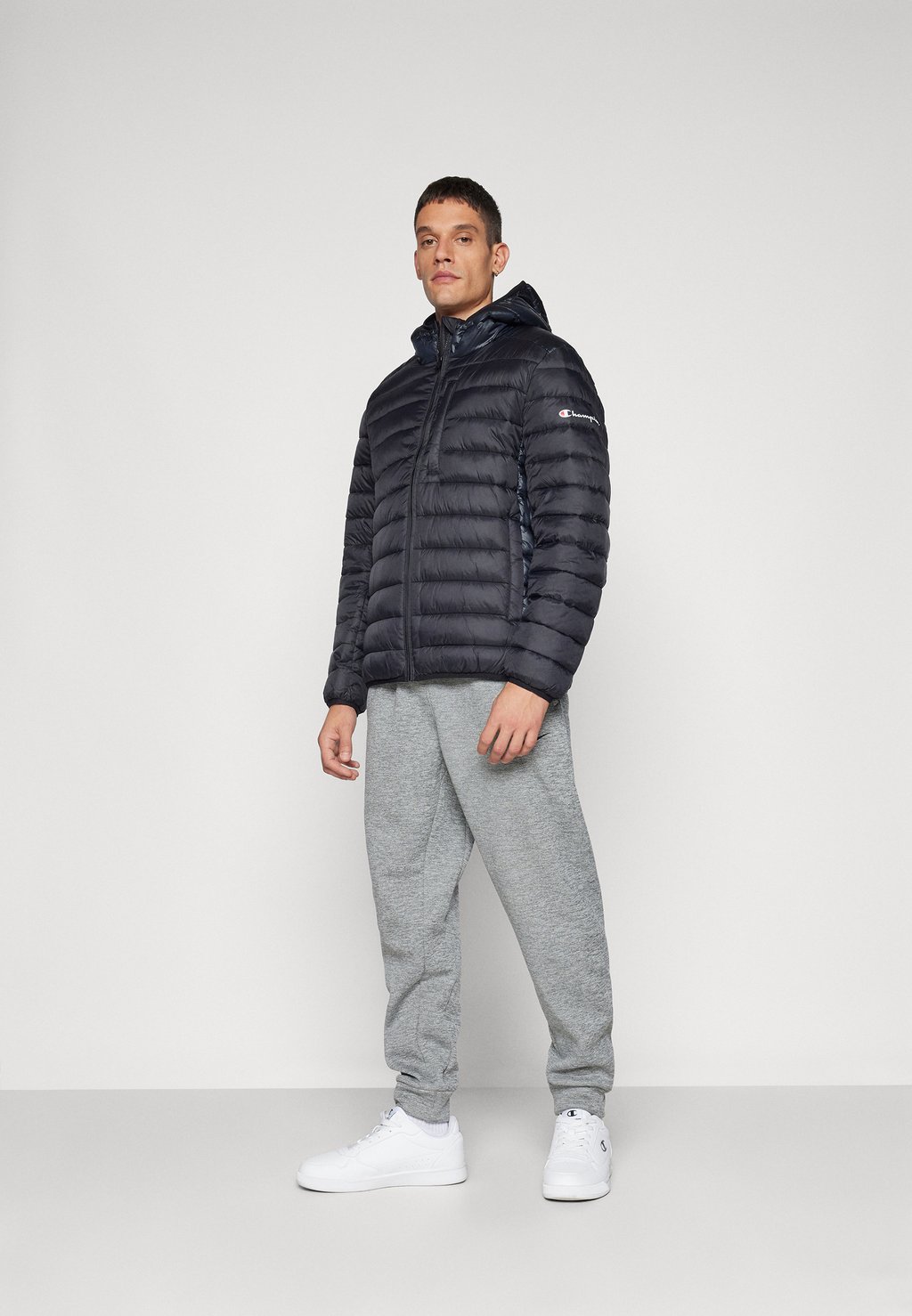 

Зимняя куртка ICONS LIGHT HOODED JACKET Champion, черный