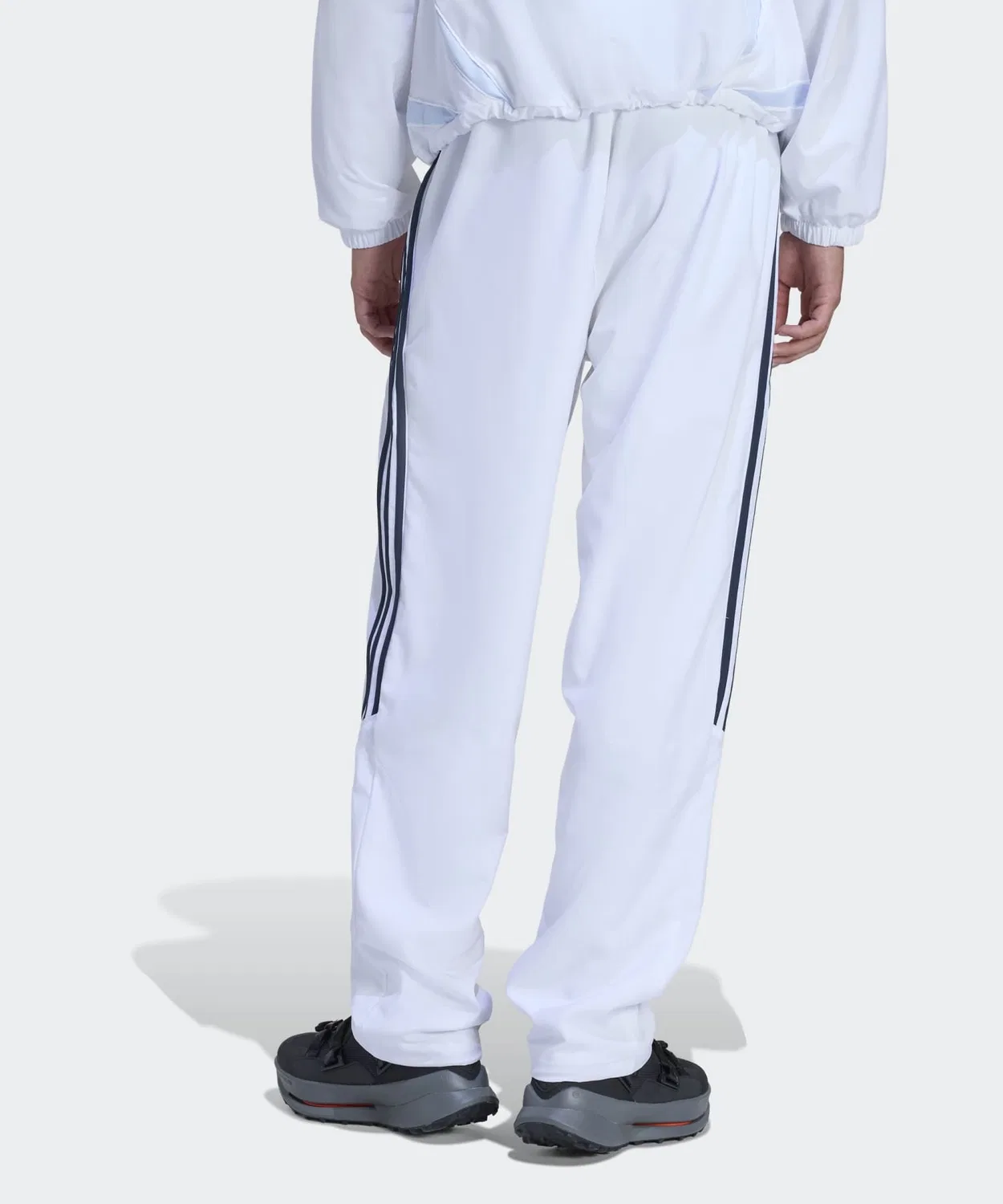 Мужские спортивные штаны свободного кроя Team Geist Adicolor Track Pants Adidas Originals, White — фото 2