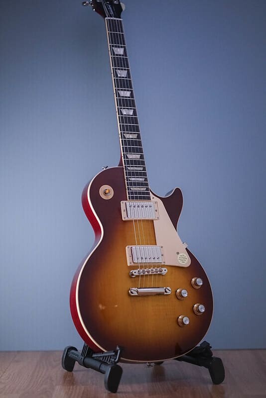 

Фигурная электрогитара Gibson Les Paul Standard 60s