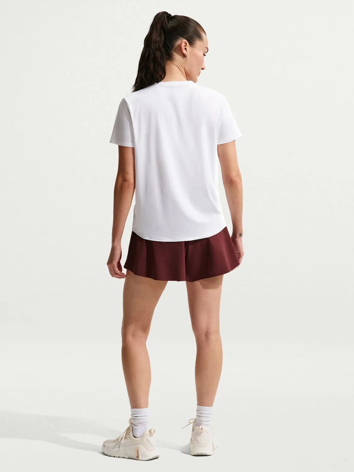 Футболка классическая Nike One Dri-FIT, белый — фото 2