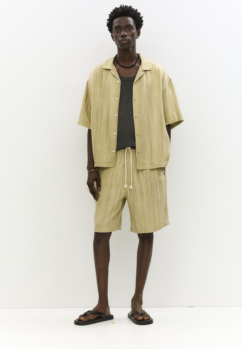 

Рубашка STRIPED SHORT SLEEVE PULL&BEAR, хаки