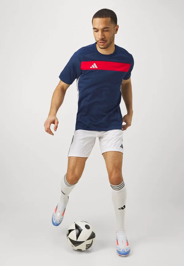 Футболка мужская tiro25 essentials с принтом Adidas Performance, Team Navy/Red — фото 4