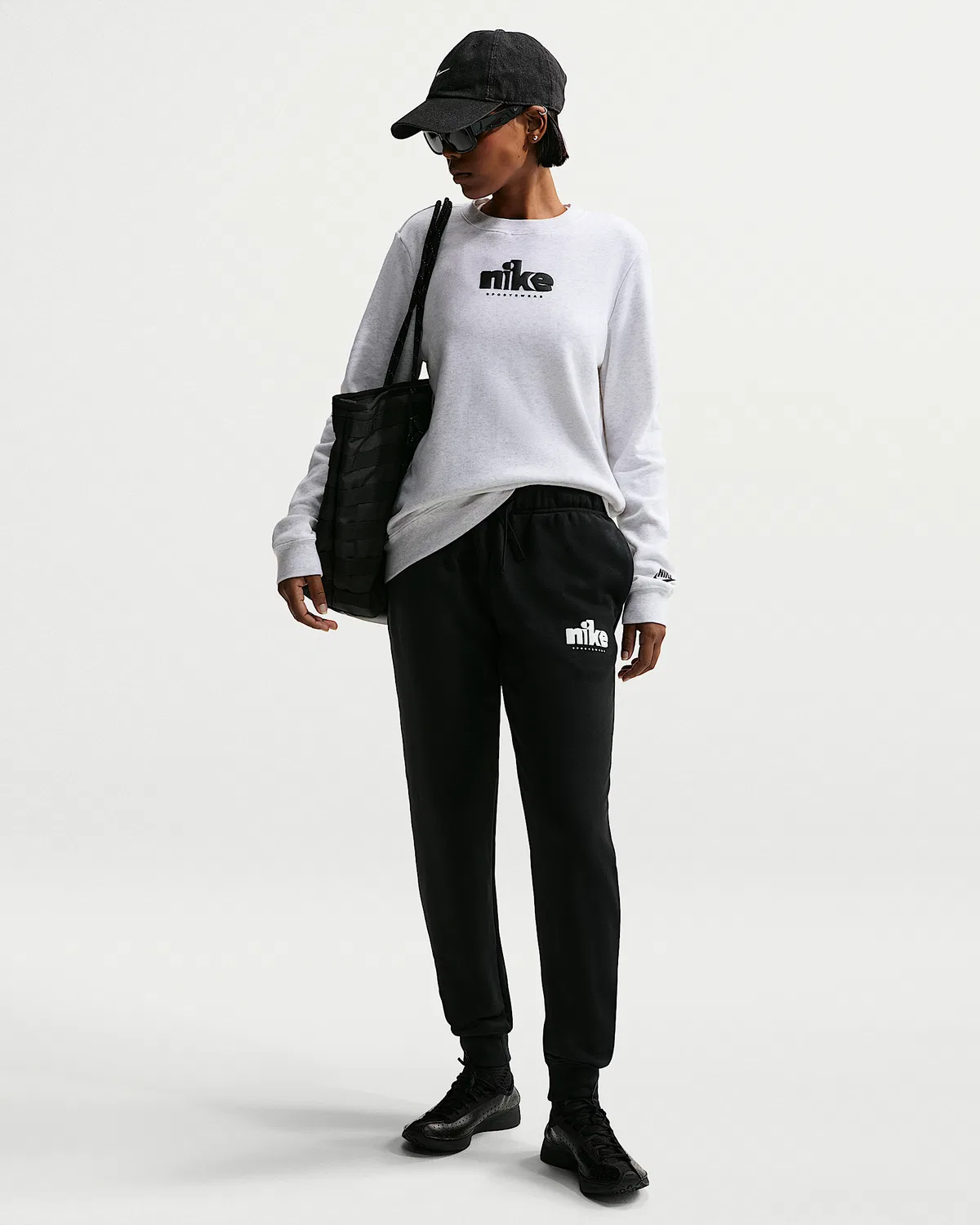 Женские спортивные штаны Nike Sportswear Club Fleece с принтом, Black/White
