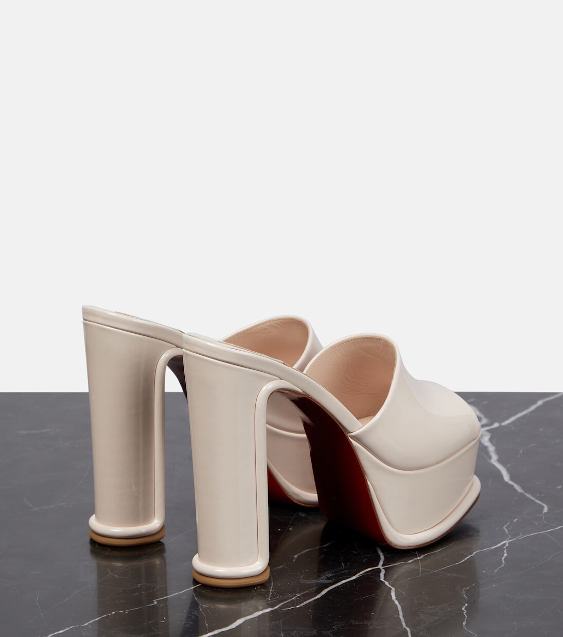 Босоножки amali alta из лакированной кожи Christian Louboutin, белый — фото 3