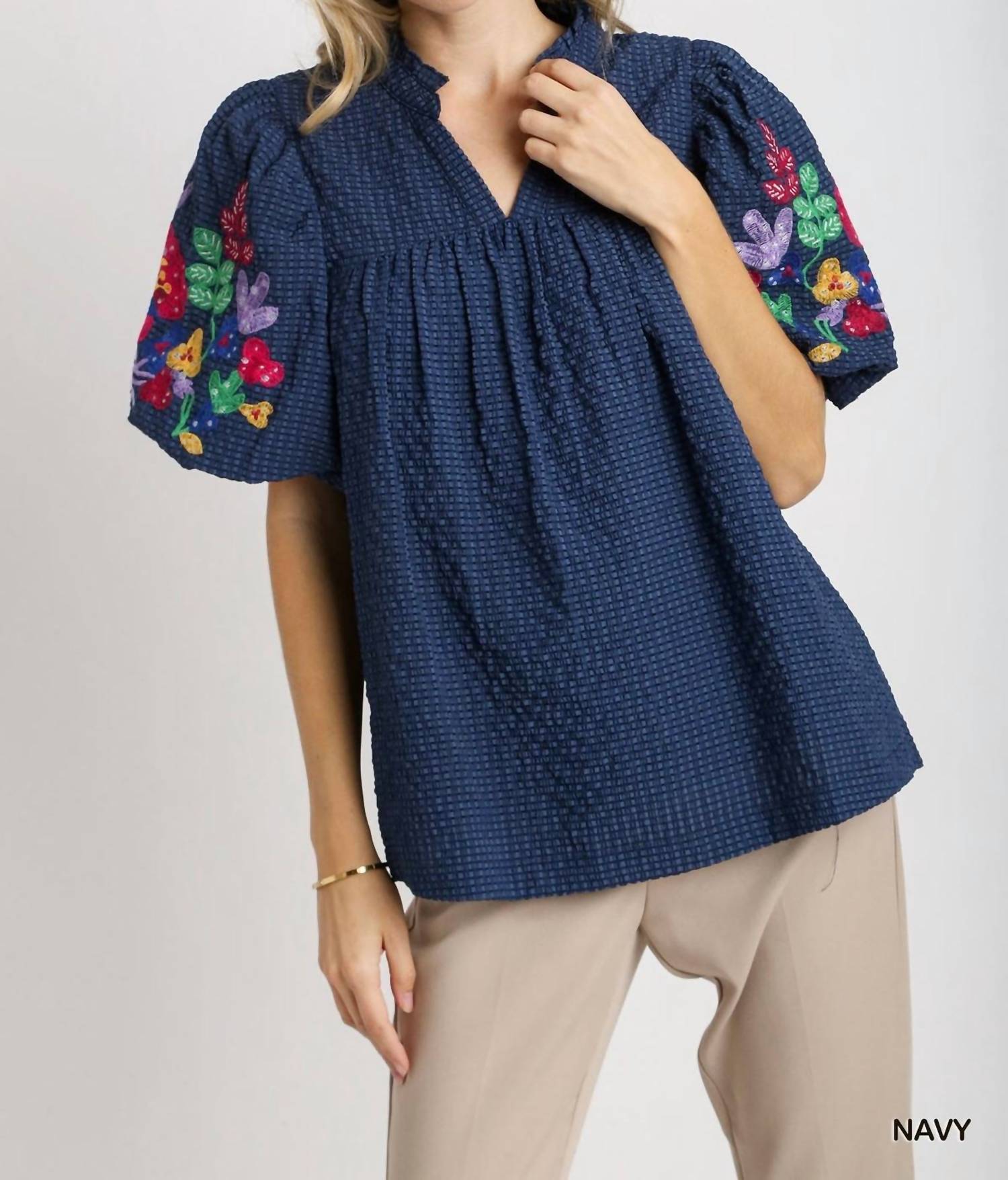 

Блуза с вышивкой и рукавами-пузырями в цвете navy Umgee