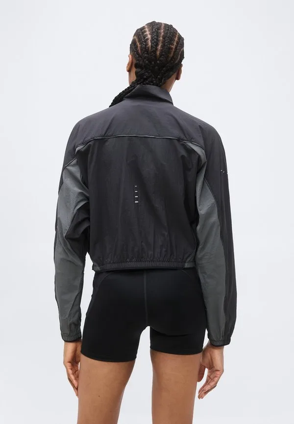 Ветровка swift Nike Performance, Black/Anthracite/Photon Dust — фото 3