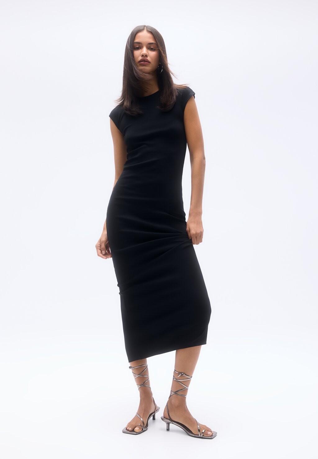 

Платье из джерси FITTED SHORT SLEEVE PULL&BEAR, цвет black