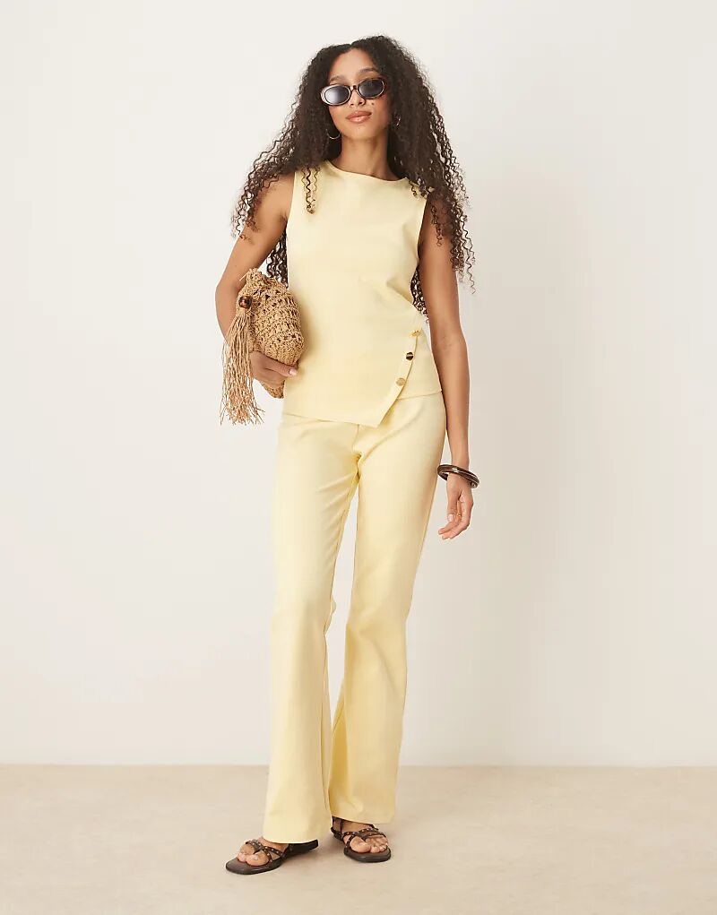 

Комплект из брюк интерлок ASOS DESIGN желтого цвета