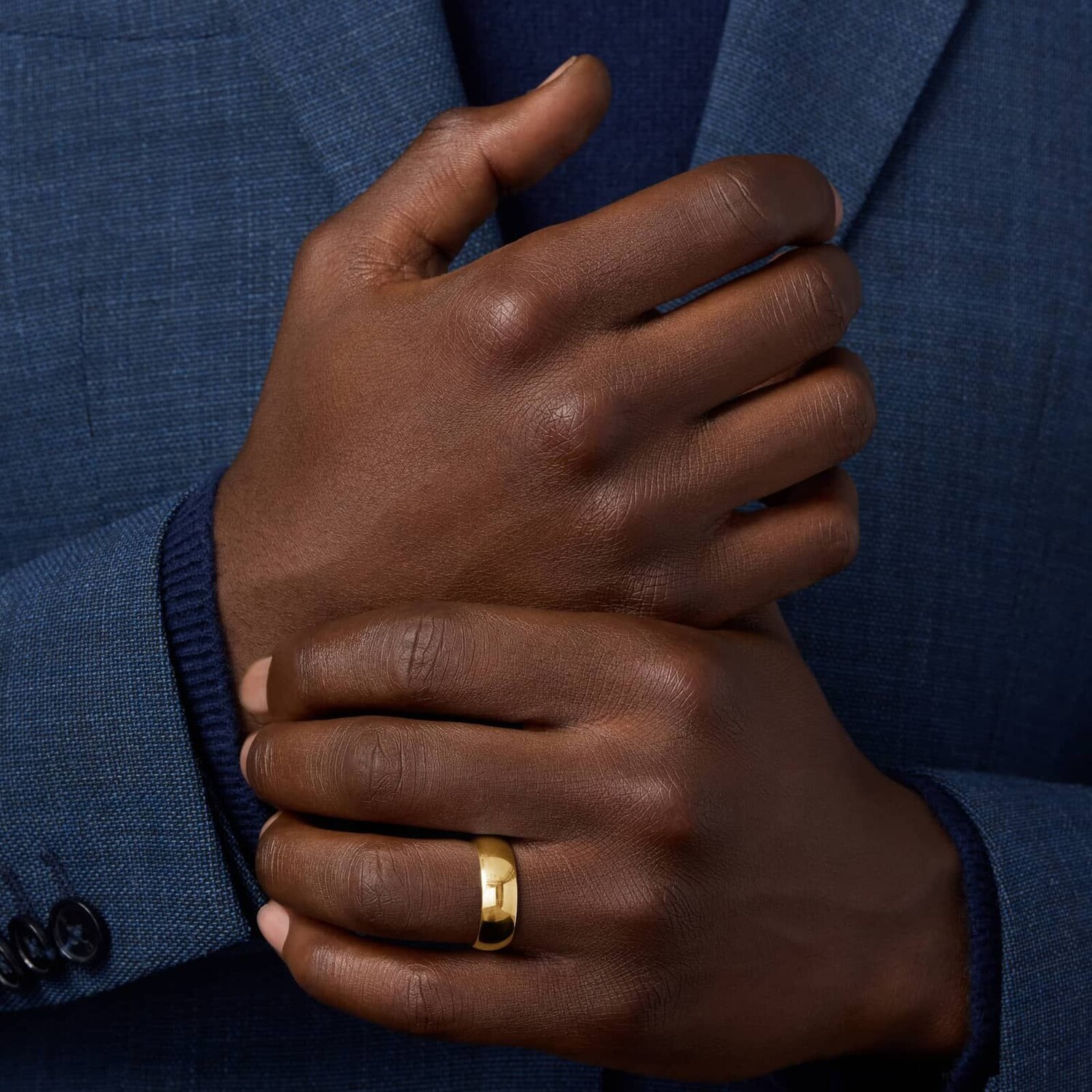 

Обручальное кольцо средней толщины Comfort Fit из 14-каратного желтого золота (4 мм) Blue Nile