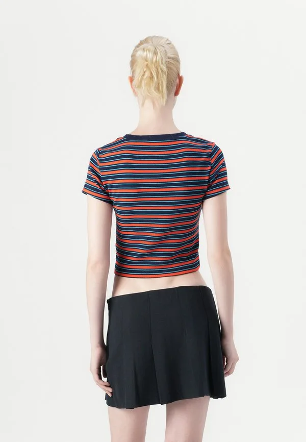 Укороченная футболка с круглым вырезом Gap, Navy/Red — фото 3