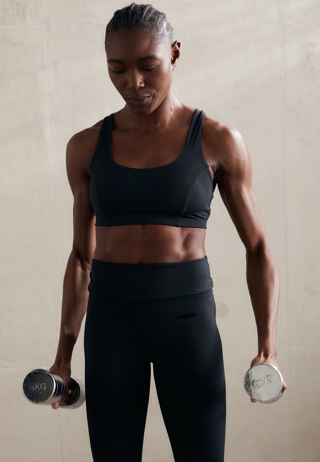 

Спортивный бюстгальтер средней поддержки SOFT RACERBACK Stronger, черный