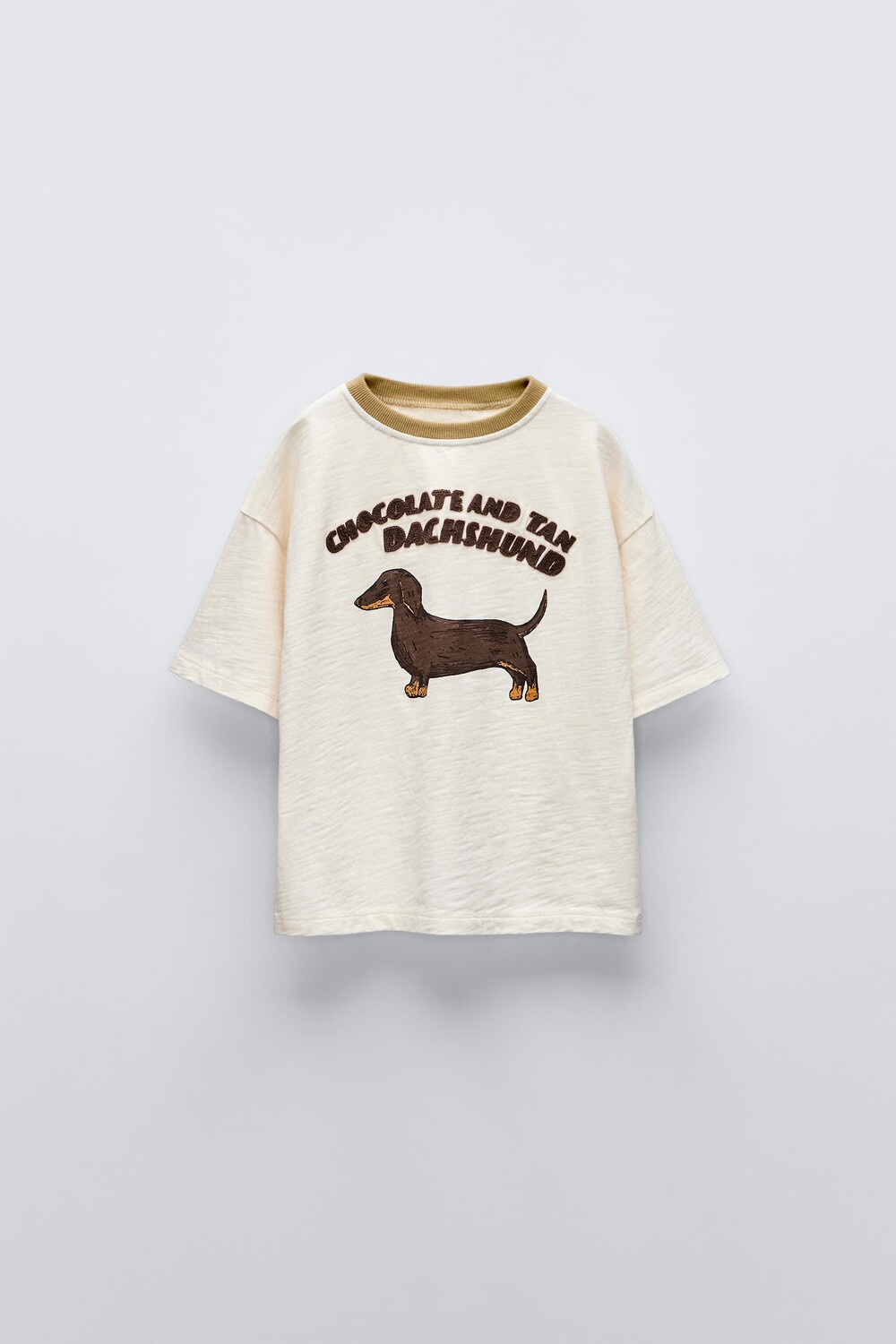 

Футболка с вышитой таксой ZARA, экрю