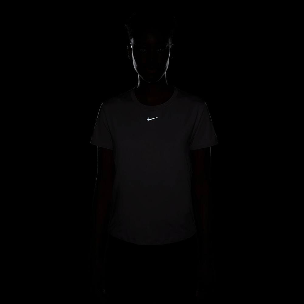 Женская классическая футболка с короткими рукавами Nike One Dri-FIT, черный — фото 4