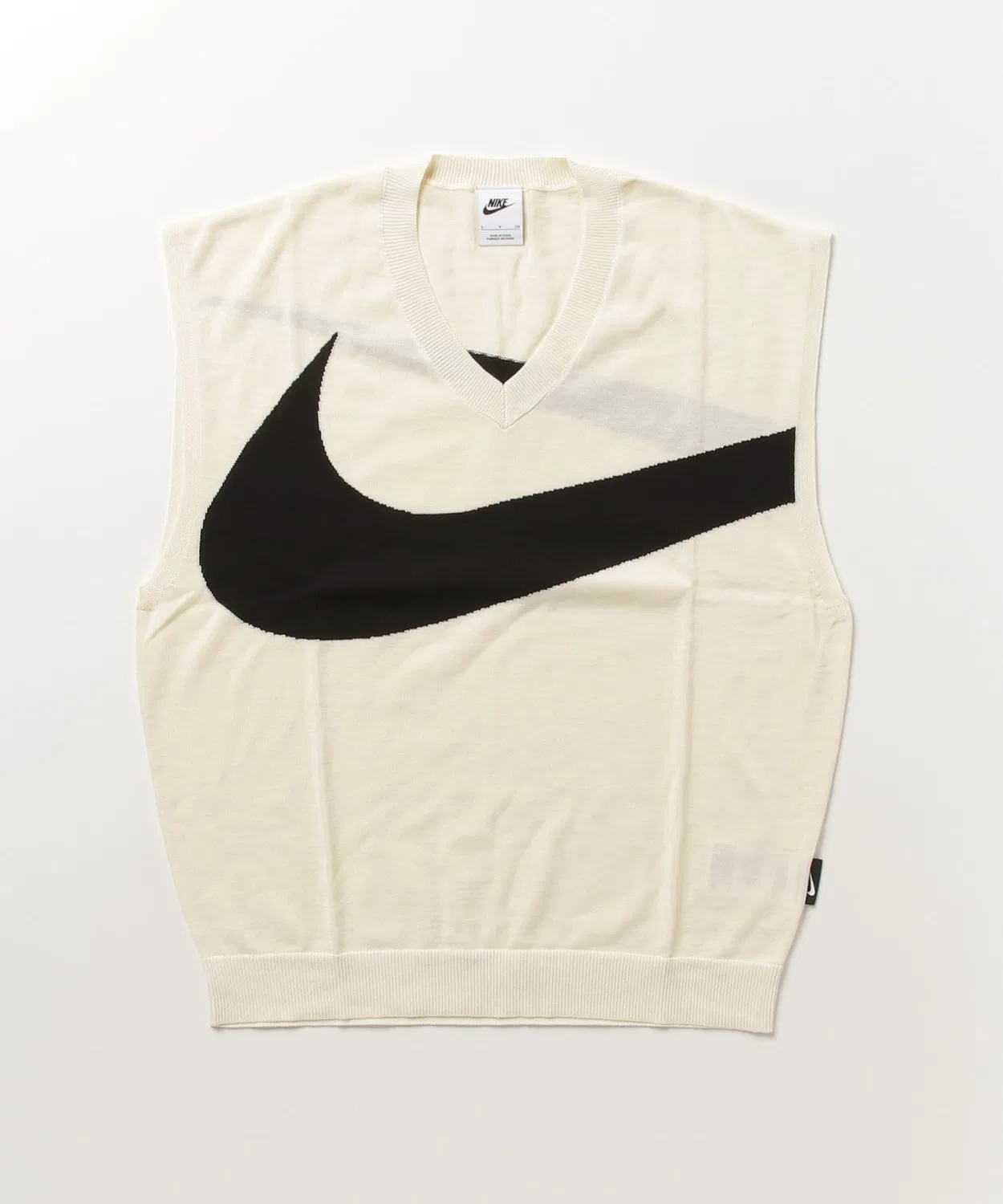 Жилет Nike Swoosh из мягкой трикотажной смесовой ткани, офф-вайт