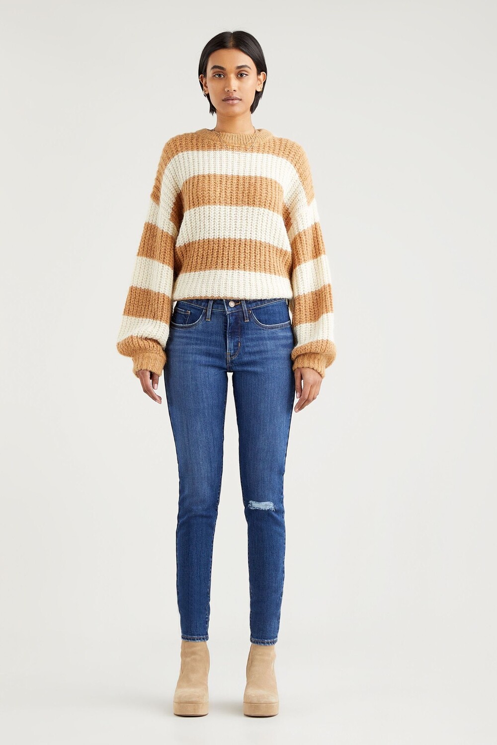 

Моделирование узких джинсов 311 Levi's