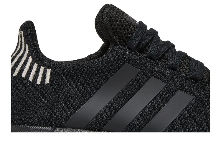 Кроссовки Adidas Wmns Swift Run, черный — фото 2