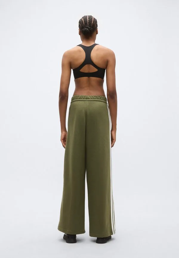 Спортивные штаны Adidas Sportswear, Olive Strata — фото 3
