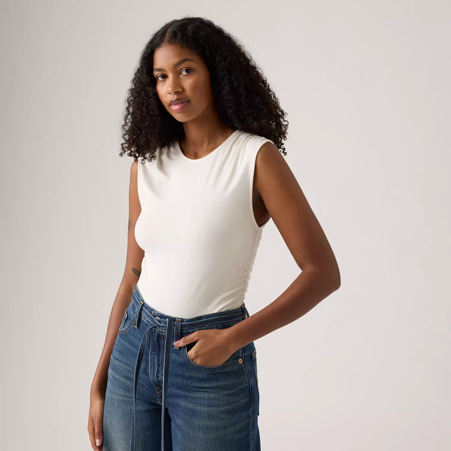 

Топ с хрустальными сборками Levi's, цвет Anthracite Night - White