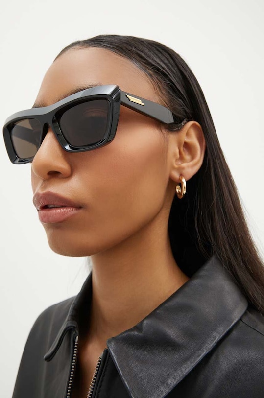 

Солнцезащитные очки Bottega Veneta, черный