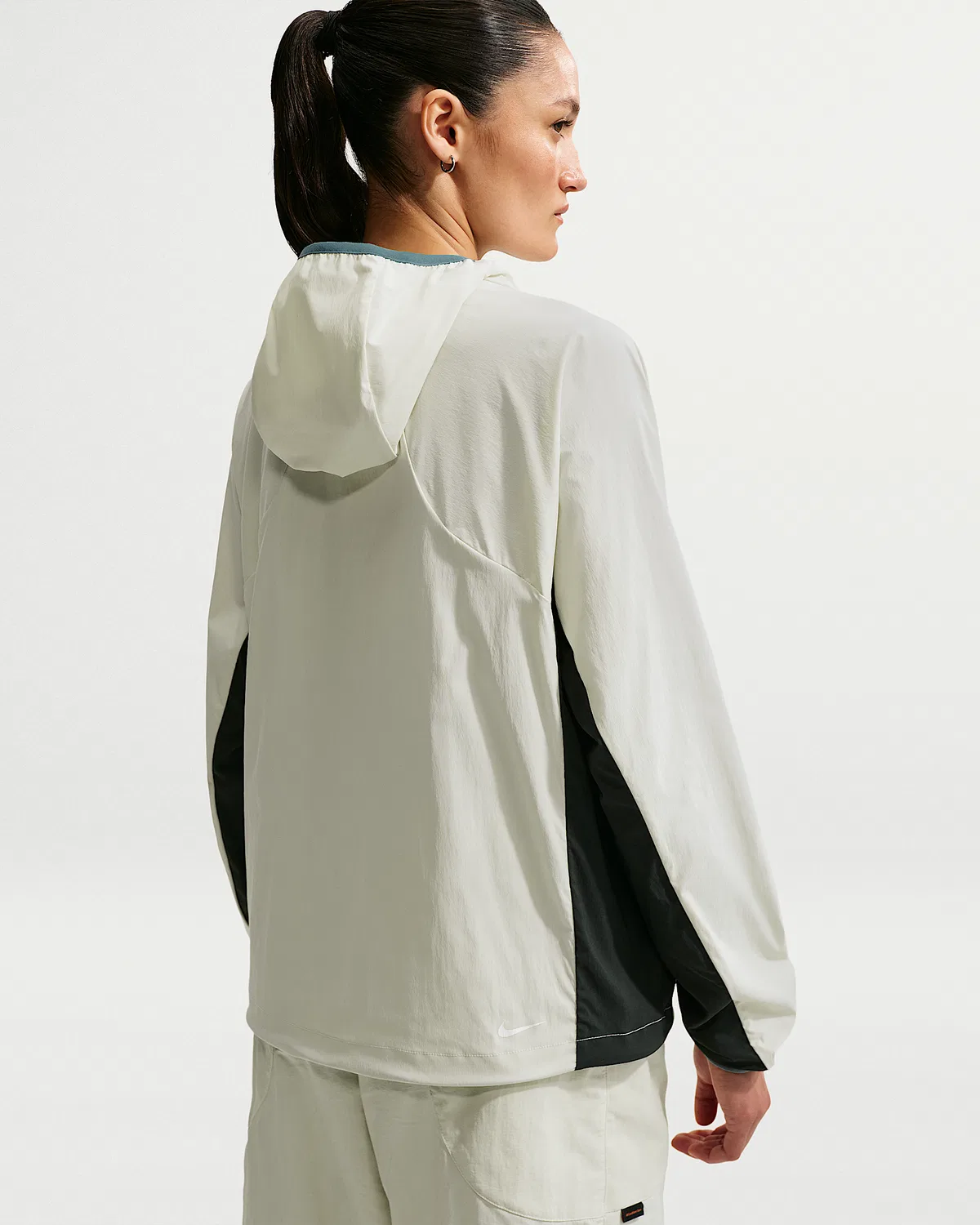 Женская куртка Nike ACG "Five Towers" с защитой от УФ, Sea Glass/Black Spruce/Mineral Slate/Summit White — фото 2