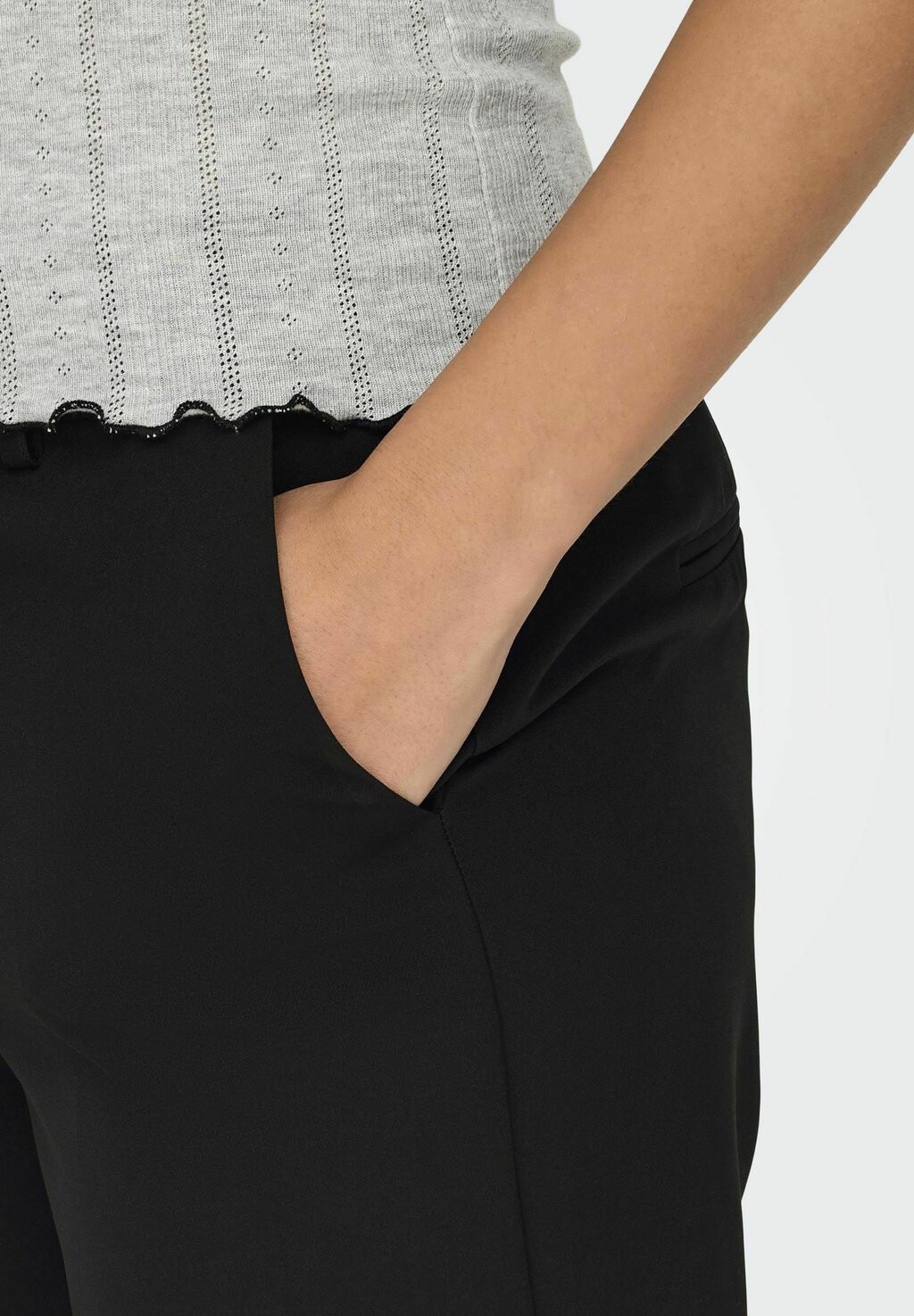 

Брюки FIT ONLKAYLE-ORLEEN GESCHNITTEN ONLY, черный