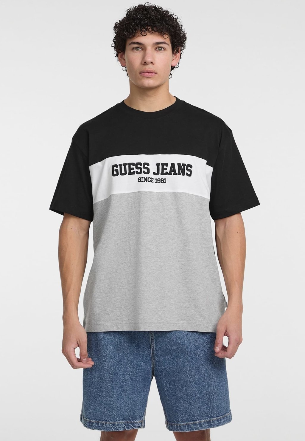 

Футболка с принтом LOGO Guess Jeans, светло-серый