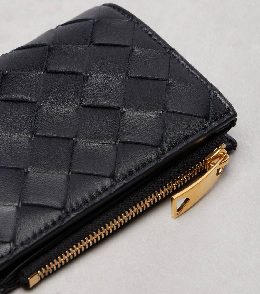 Кожаный бумажник Intrecciato с двумя отделениями Bottega Veneta, Black/Gold — фото 4