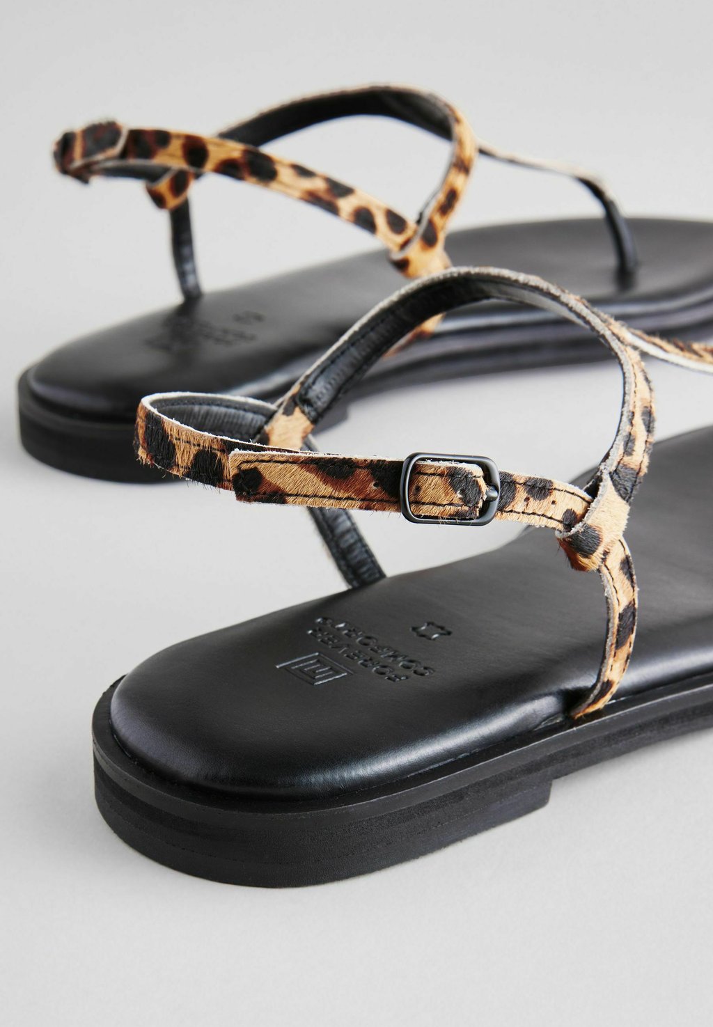 Сандалии с Т-образной застежкой FOREVER COMFORT TOE THONG SLINGBACK REGULAR WIDE FIT Next, черный — фото 4