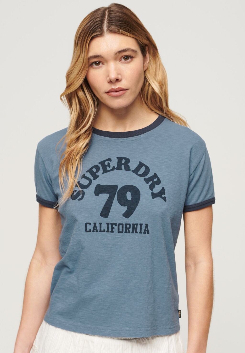 

Футболка с принтом BEACH GRAPHIC RINGER Superdry, цвет wedgewood blue