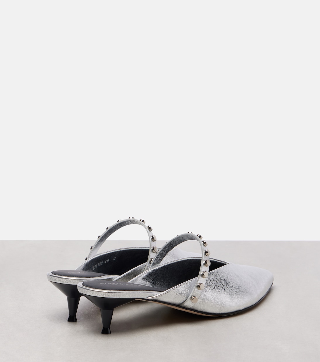 Декорированные металлизированные кожаные мюли McQueen, Silver/Silver — фото 2