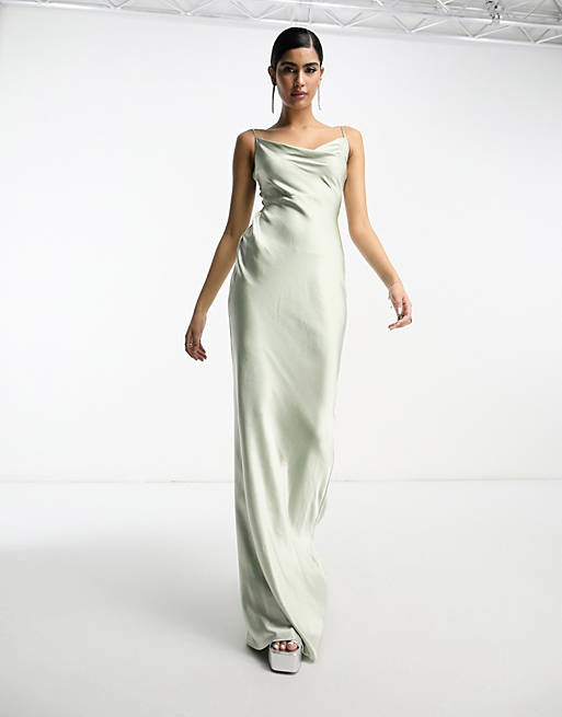 

Атласное платье макси с воротником-хомутом Pretty Lavish Bridesmaid Keisha