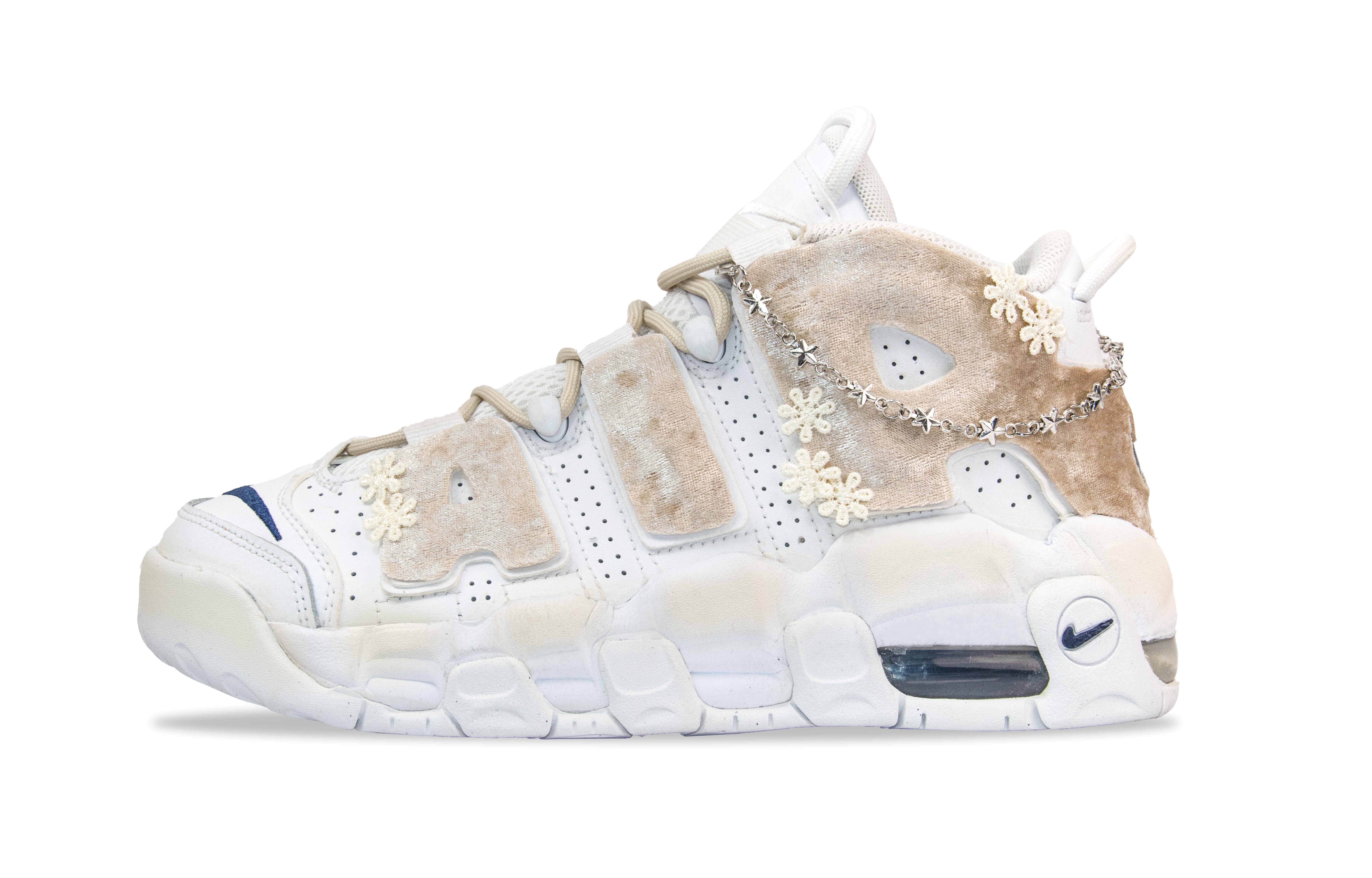 

Баскетбольные кроссовки Air More Uptempo с противоскользящей амортизацией и износостойкостью, средней высоты для детей и подростков Nike, белый