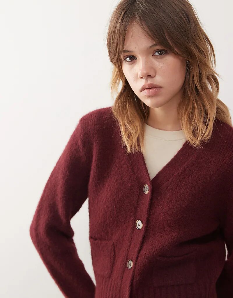 

Укороченный кардиган Monki с передними карманами бордового цвета