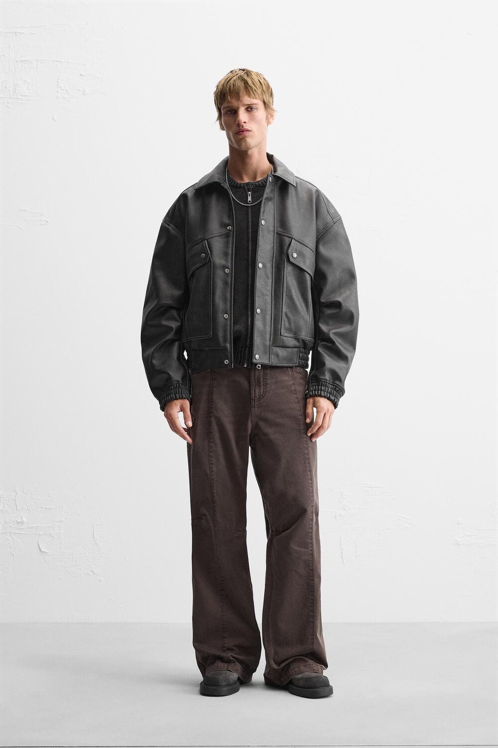 

Куртка с эффектом кожи ZARA, черный