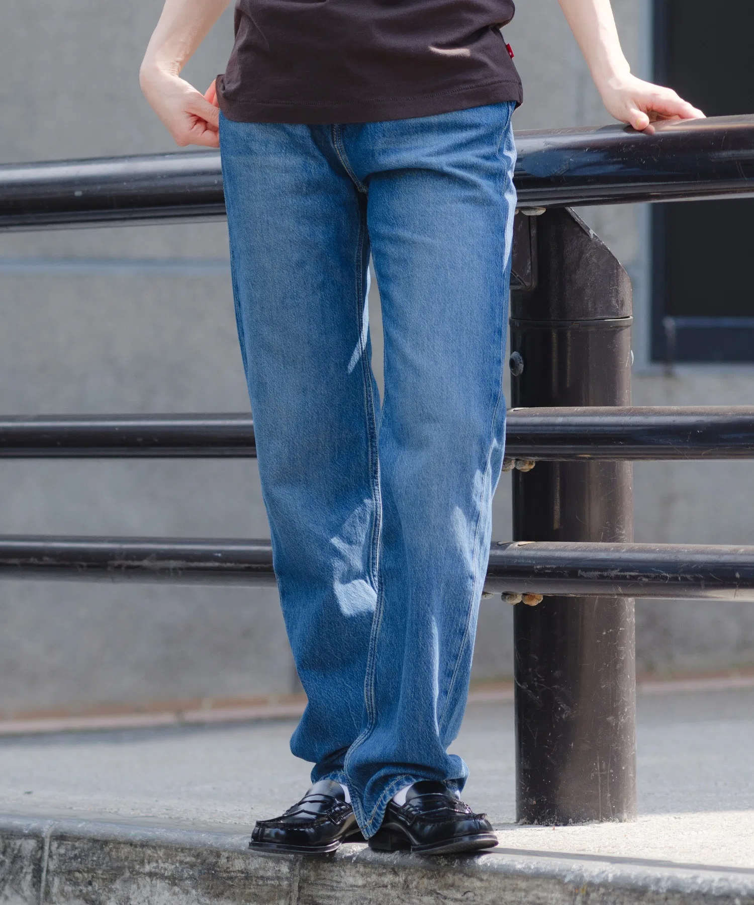 Прямые джинсы Levi's LOW PRO