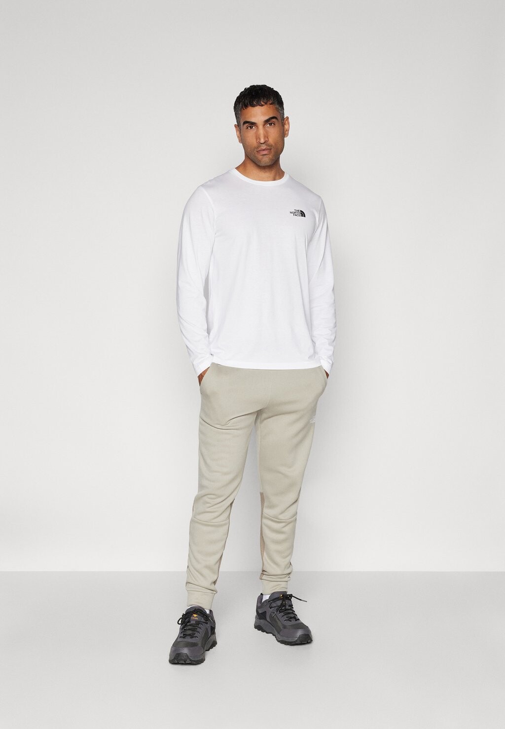 

Спортивные штаны PANT The North Face, светло-серый