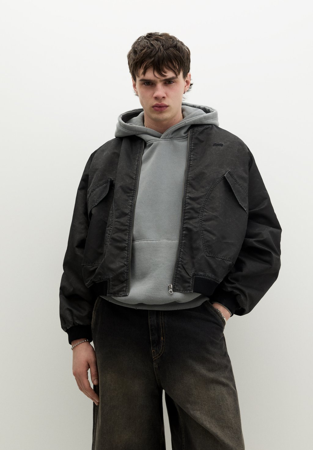 

Куртка-бомбер WITH POCKETS PULL&BEAR, черный