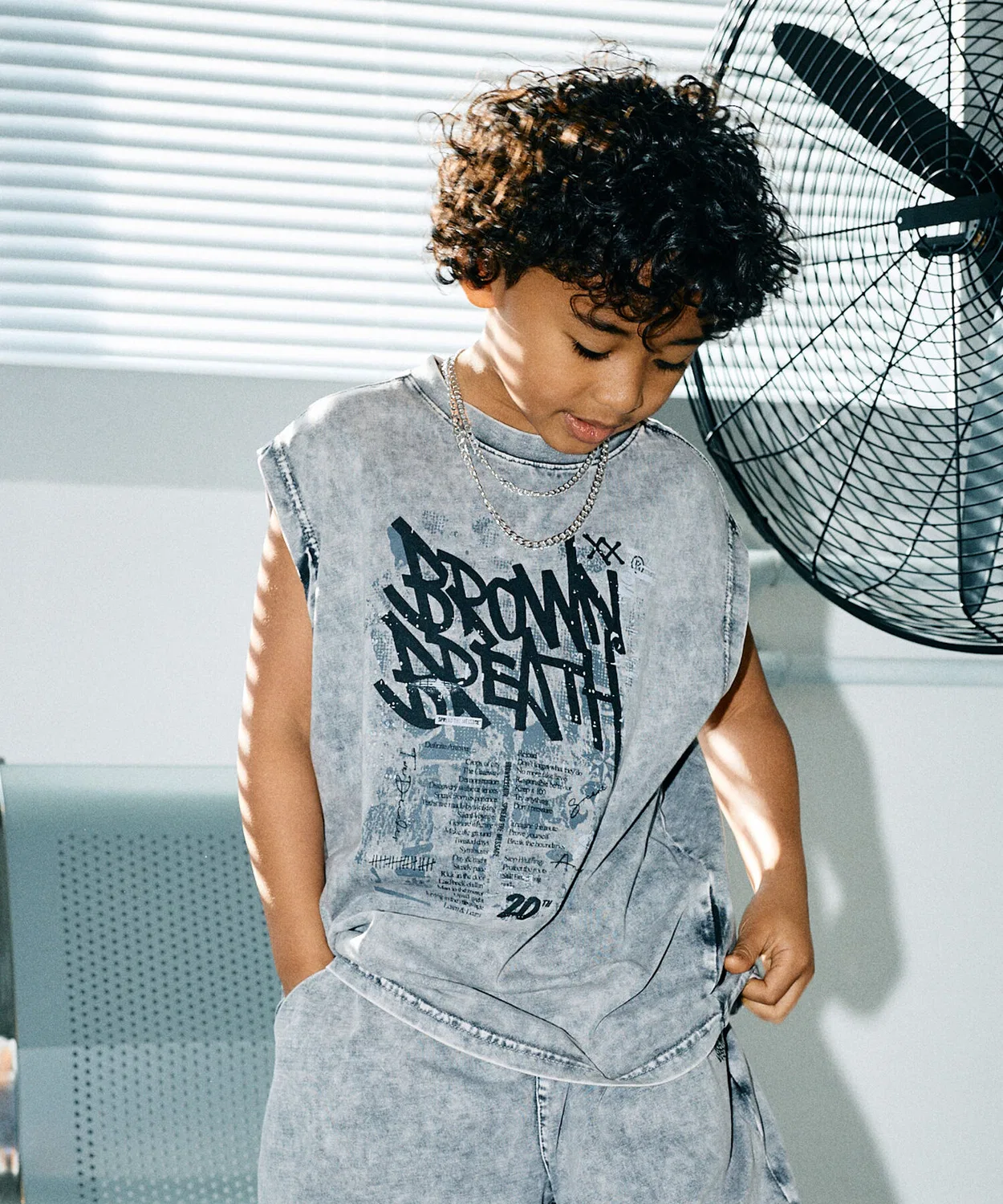 Детская угольная футболка без рукавов Kids 20th Anniv Tag Pigment от Brownbreath Kids