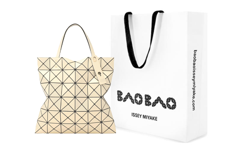 

ISSEY MIYAKE Сумка-шоппер из винилового поливинилхлорида молочного бело-желтого цвета
