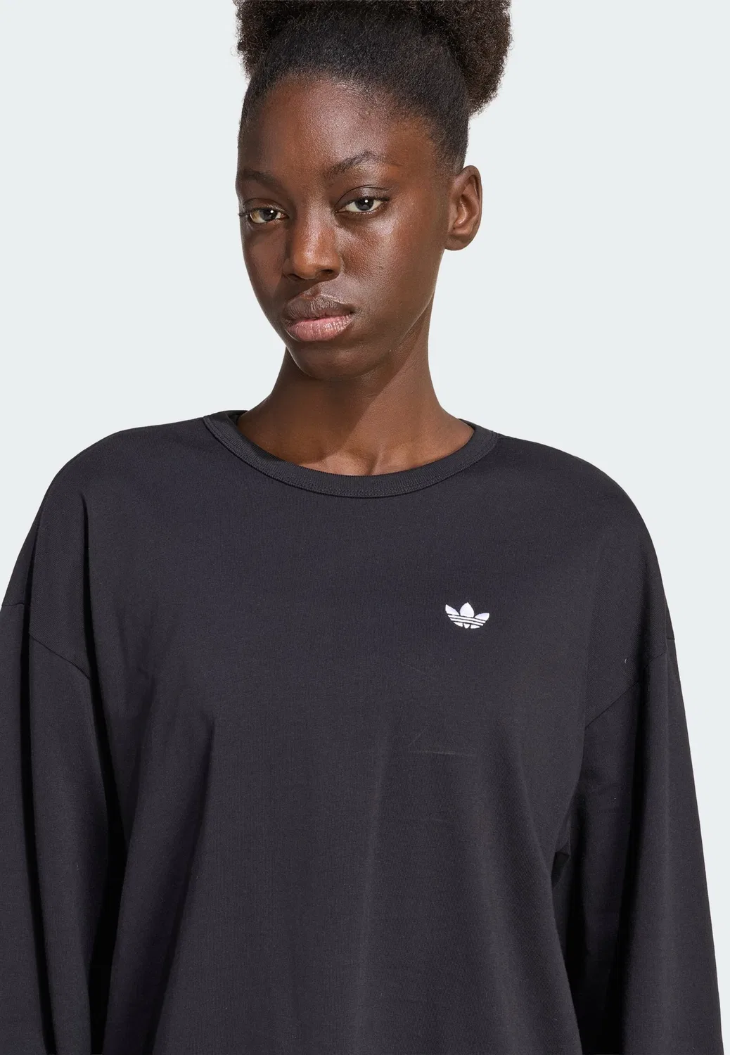 Футболка Adidas Originals Essentials черного цвета — фото 4
