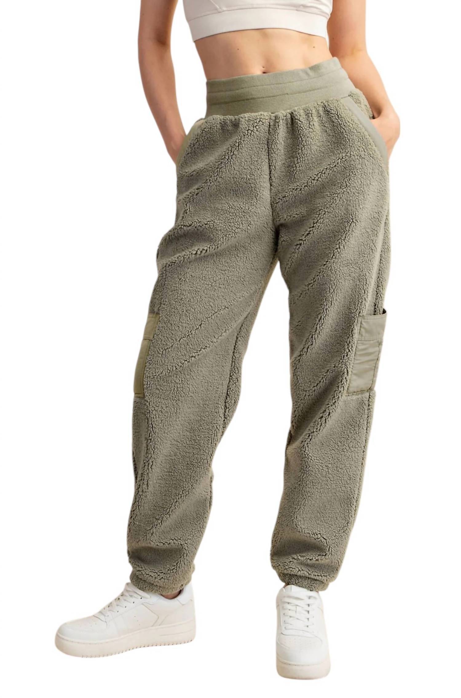 

Брюки Micro Sherpa в цвете Sage RAE MODE