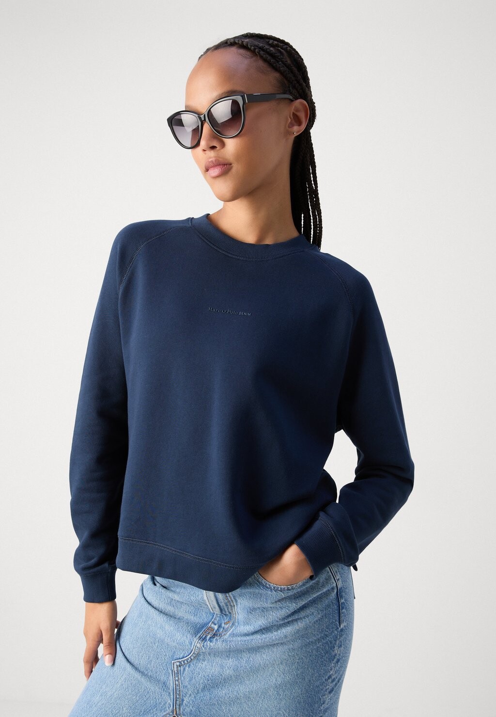 

Спортивный свитер RAGLAN LONGSLEEVE SLITS AT SIDESEAM PRINT Marc O'Polo DENIM, темно-синий