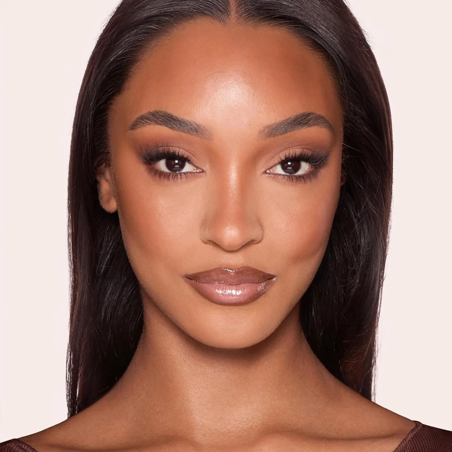 Charlotte Tilbury Super Nudes Easy Eye палетка теней для век - Nude Matte палетка с 6 универсальными оттенками для эффекта дымчатых глаз в стиле супермоделей 90-х, Super Nudes — фото 3