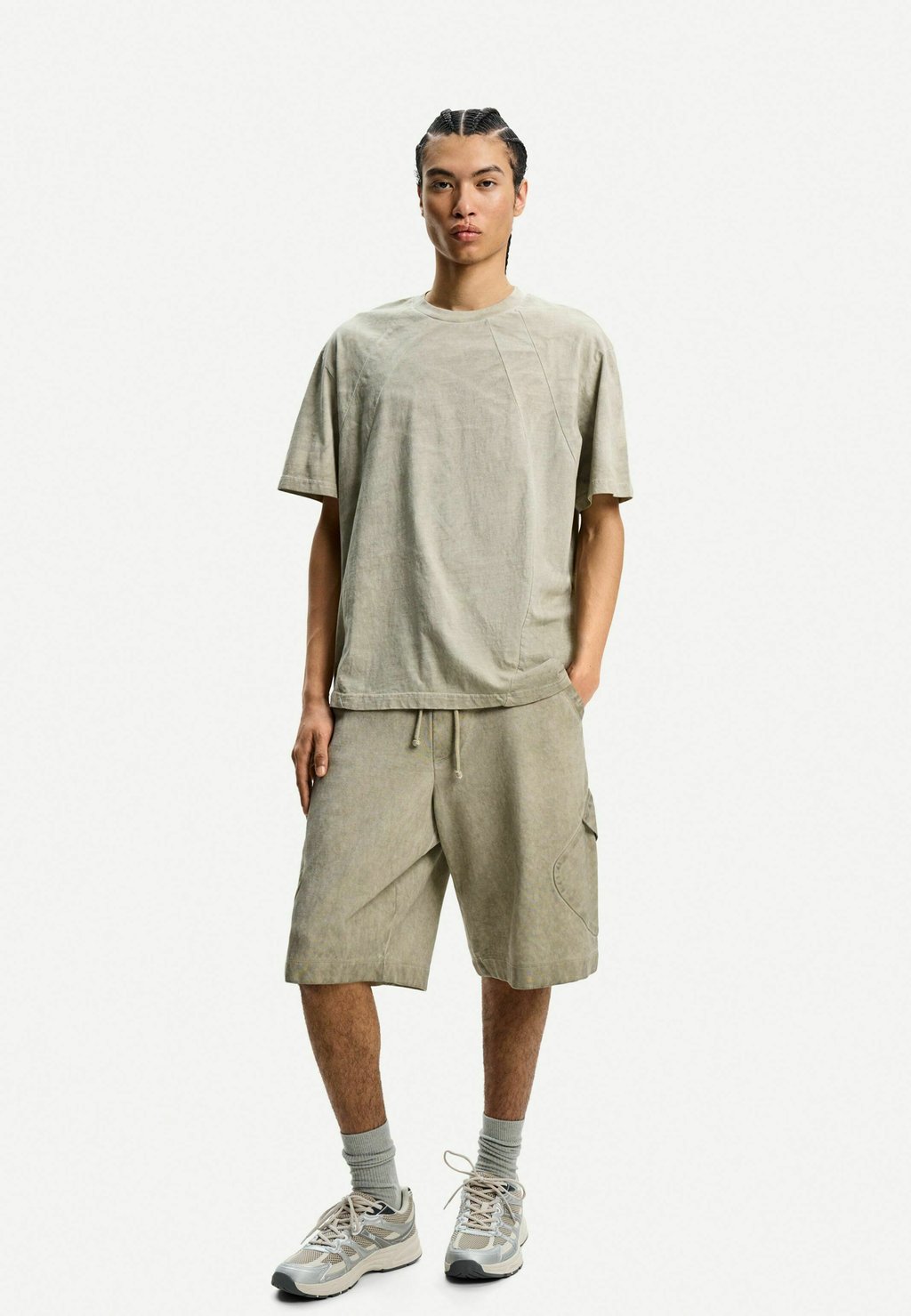 

Базовая футболка SHORT SLEEVE FADED Bershka, коричневый