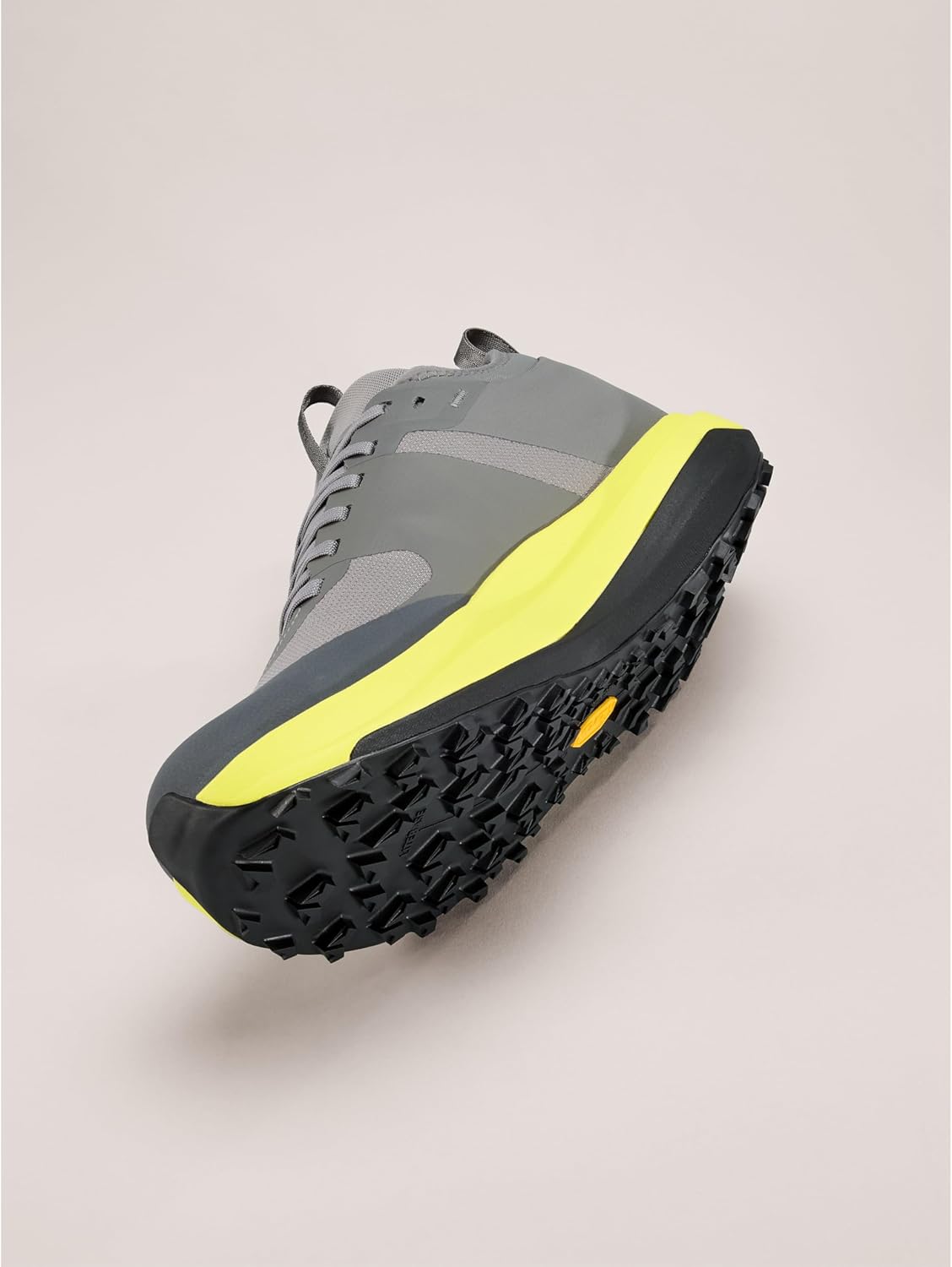 Мужские беговые кроссовки Arc'teryx Sylan GTX, Водонепроницаемые и дышащие трейловые кроссовки Gore-Tex с рокер-подошвой для скорости, Void/Euphoria — фото 2