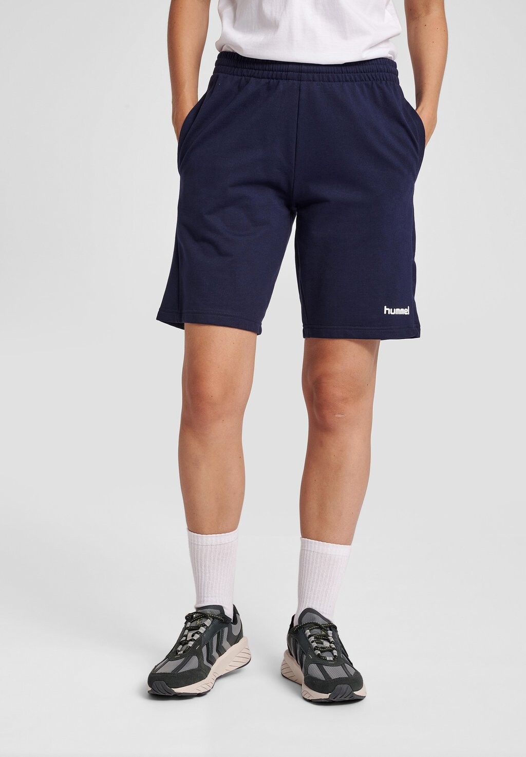 

Спортивные шорты Hummel