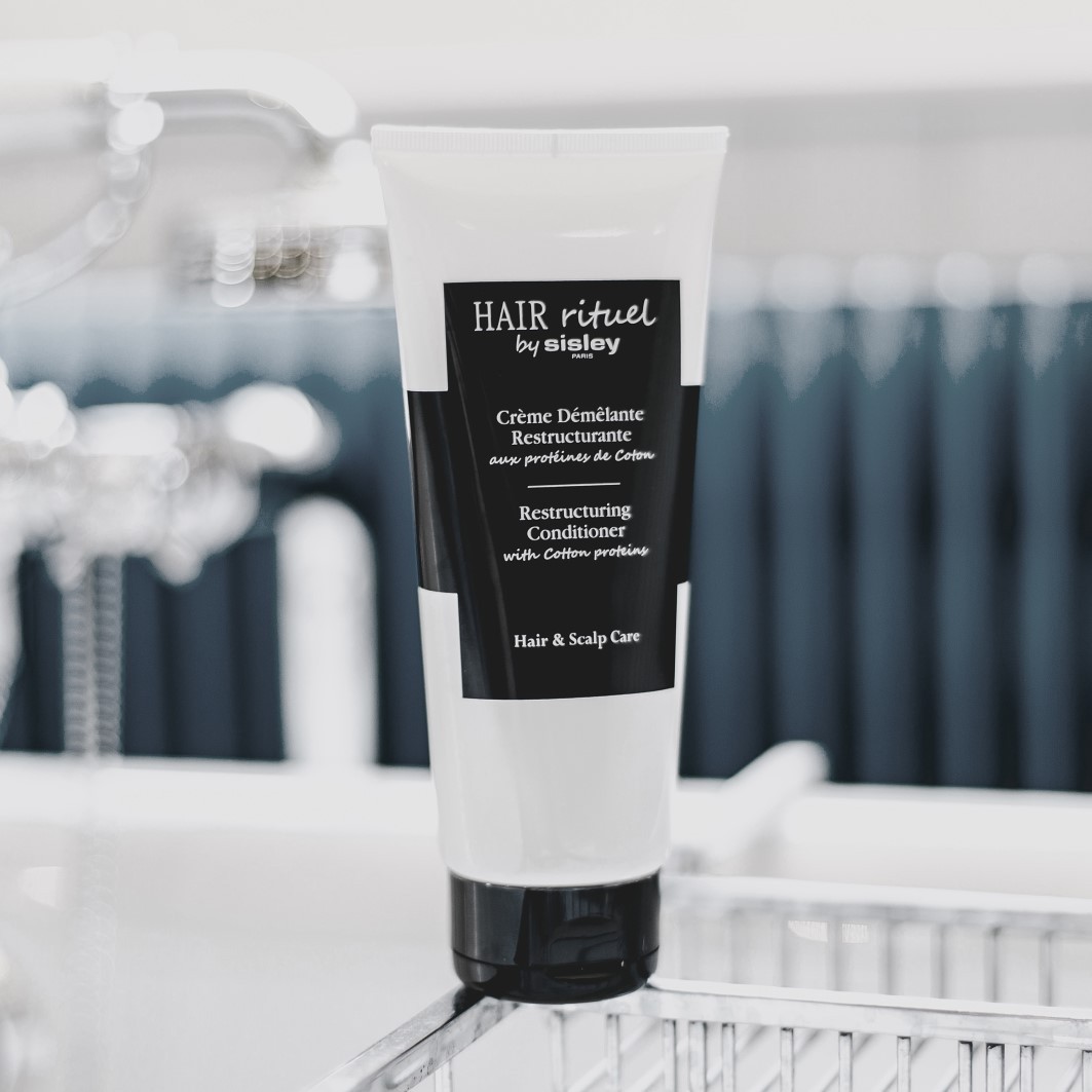 Кондиционер для волос crème démêlante restructurante aux protéines de coton Hair Rituel By Sisley, объем 200 мл — фото 4